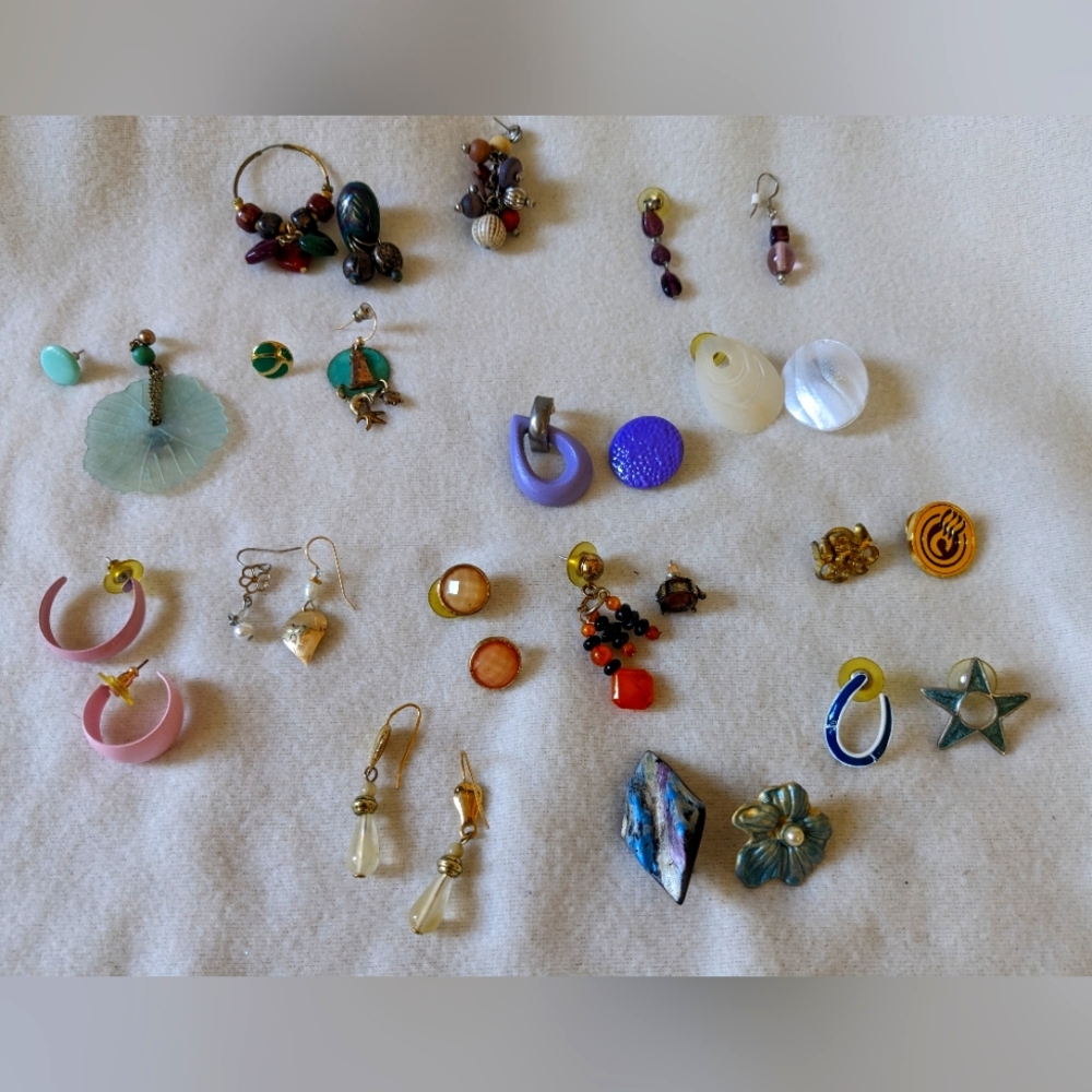 Mix Match Vintage 14 pairs Earrings Create Crafts Bold Colorful Fun Stylish